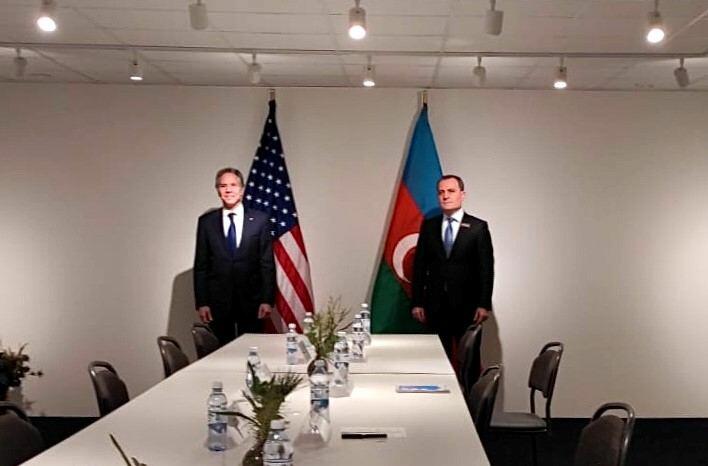 Джейхун Байрамов проинформировал госсекретаря США о масштабах разрушений на освобожденных от оккупации территориях