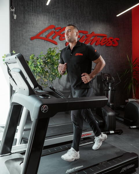 Ведущий мировой производитель тренажеров Life Fitness уже в Азербайджане
