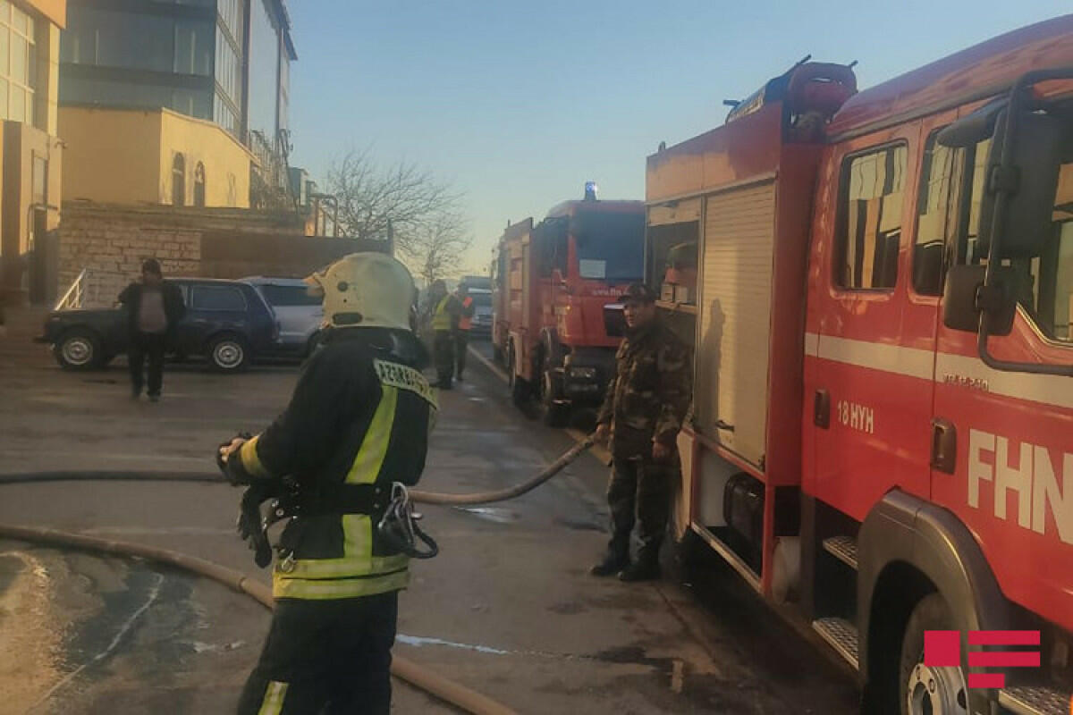 Пожар в известном магазине в Баку