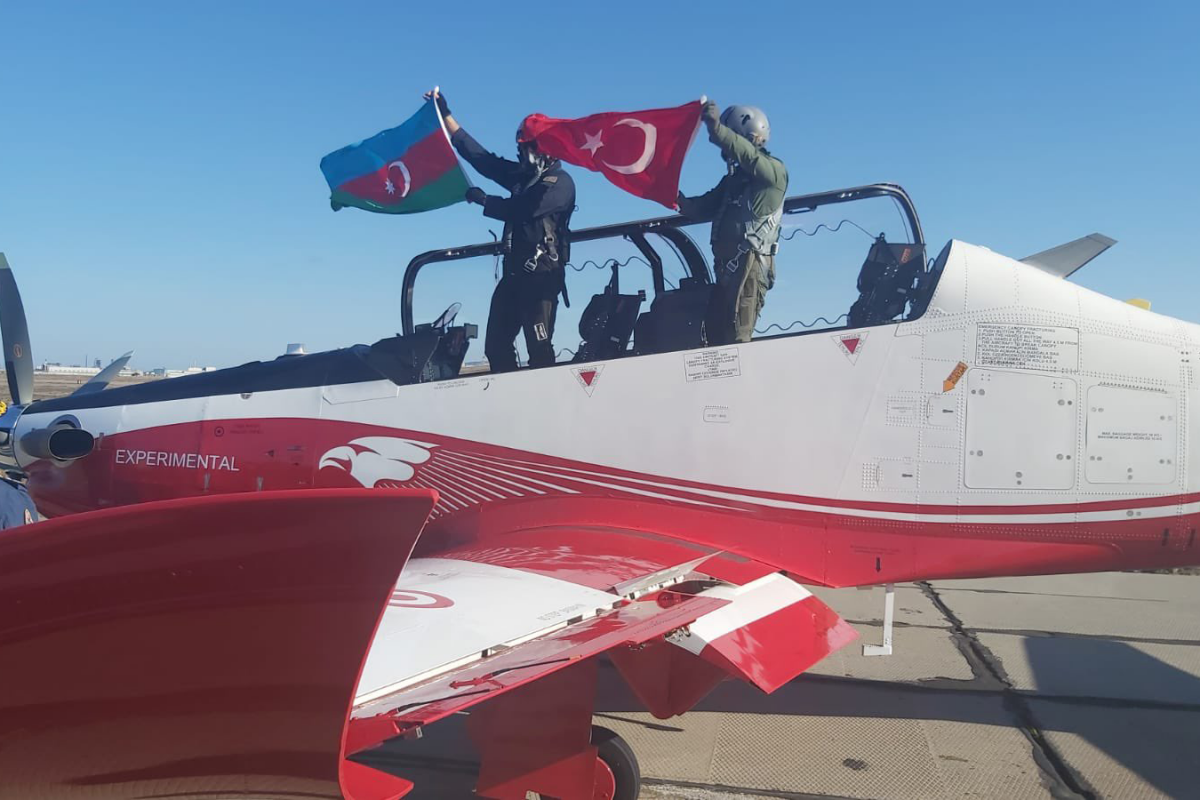 Азербайджанские и турецкие военные летчики выполнили совместные полеты
