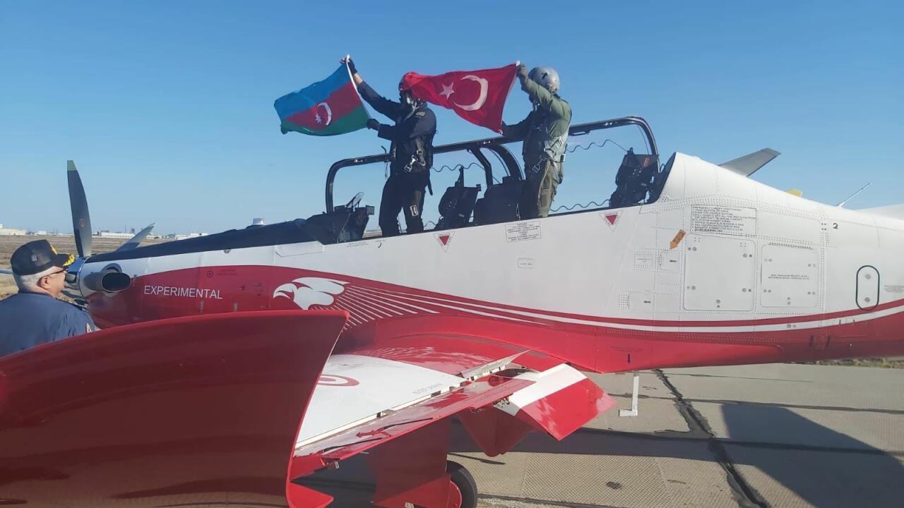 В Азербайджане испытали турецкий учебный самолет Hürkuş
