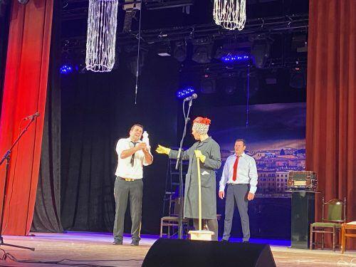 На сцене Дворца Гейдара Алиева состоялся показ спектакля "Как попасть в рай?"