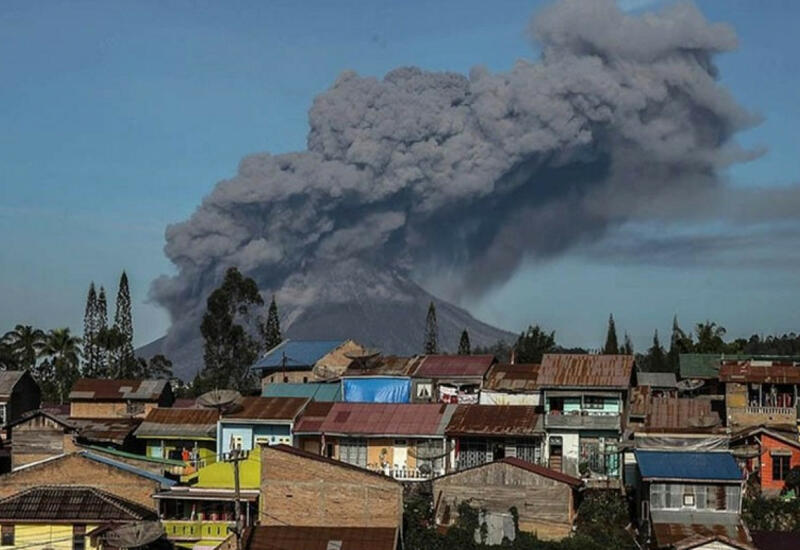 Извержение вулкана в Индонезии: пострадали десятки человек, еще один погиб