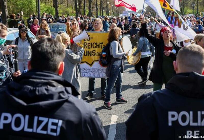 Во время акции ковид-диссидентов в Берлине несколько журналистов подверглись нападению