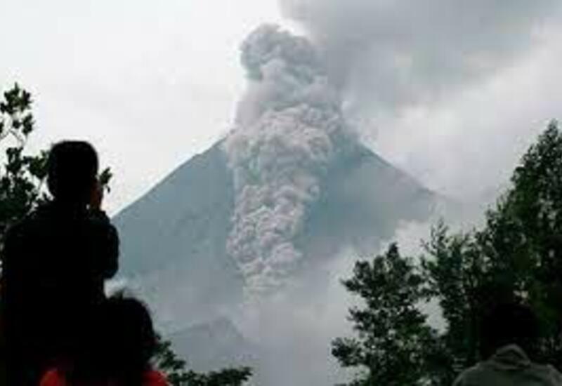 Извержение вулкана в Индонезии: 13 погибших