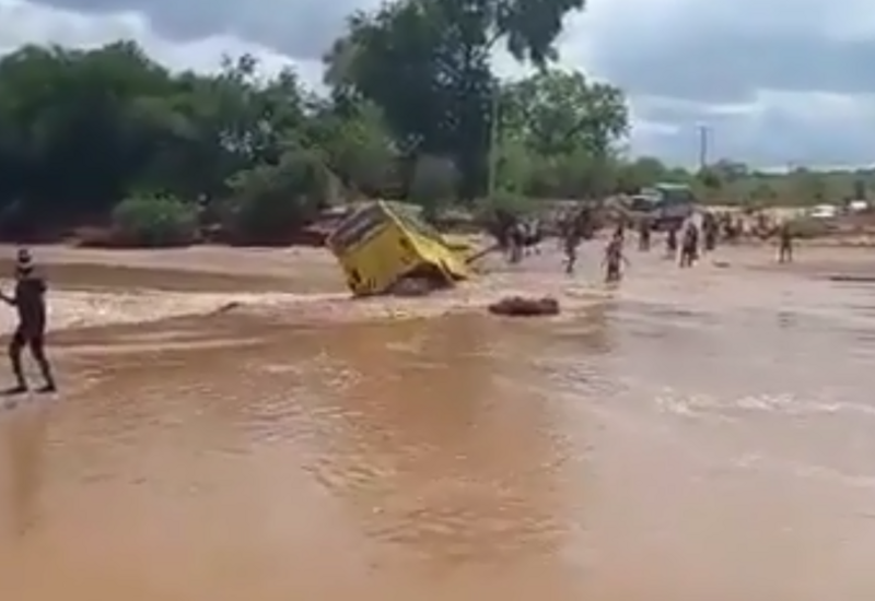 В Кении автобус рухнул в воду, погибли 24 человека