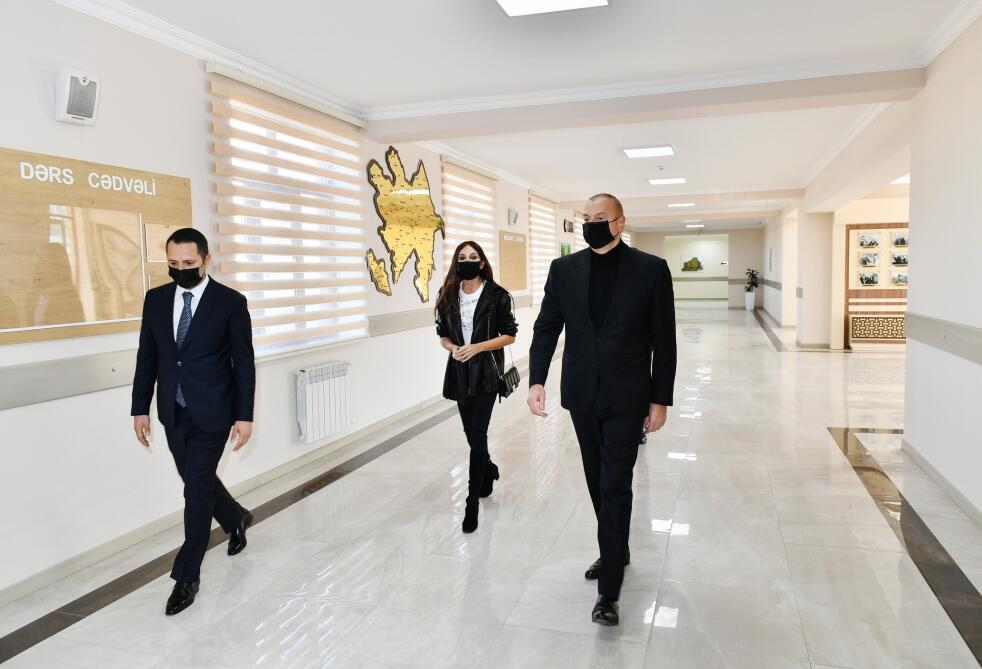 Президент Ильхам Алиев и Первая леди Мехрибан Алиева ознакомились с условиями, созданными в полной средней школе №1 в Губе