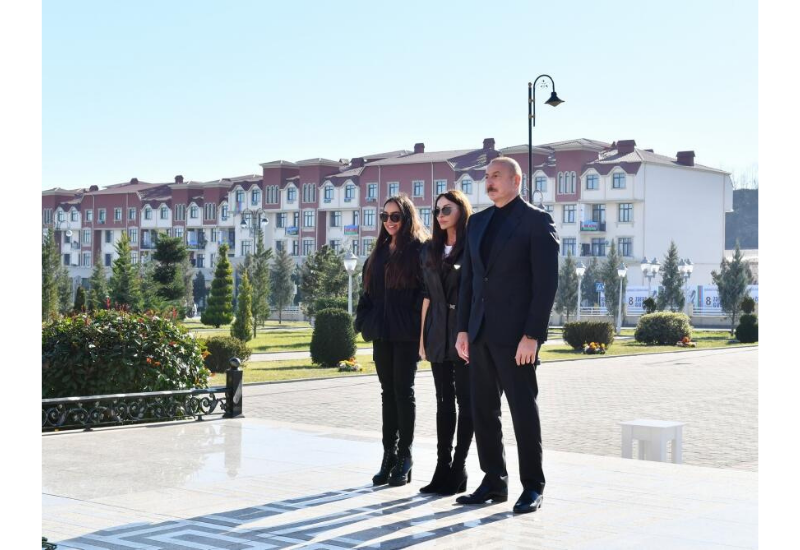Президент Ильхам Алиев и Первая леди Мехрибан Алиева посетили памятник великому лидеру Гейдару Алиеву в Губинском районе
