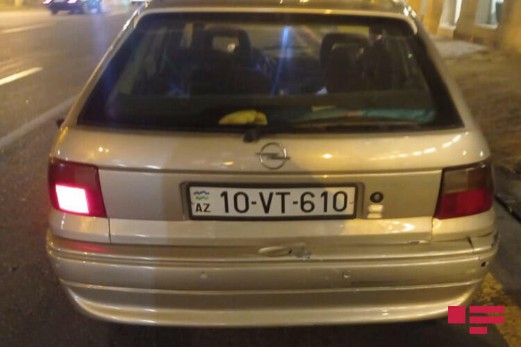 В центре Баку столкнулись 4 автомобиля, есть пострадавший