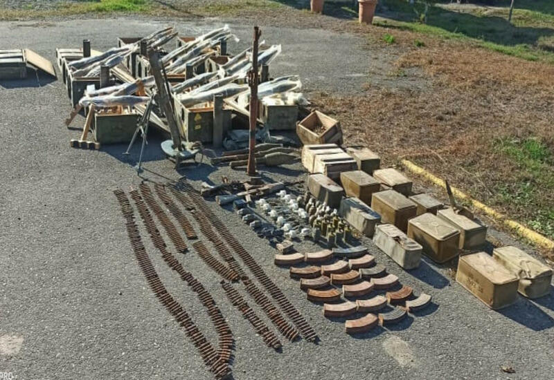В Физули обнаружены брошенные армянами оружие и боеприпасы