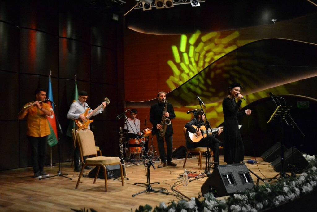 В Центре мугама в Баку прошел концерт "Rioda bir gecə"