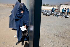 Талибы придумали приемлемую одежду для женщин