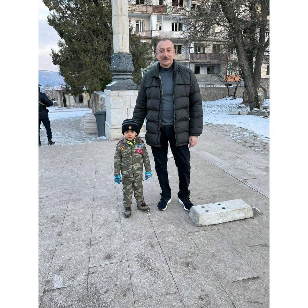 "Ты сам назначил себя генералом?" - трогательный диалог Президента Ильхама Алиева с 4-летним Асифом в Шуше