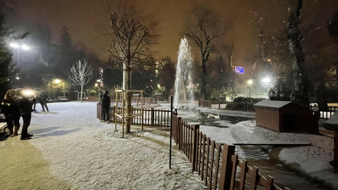 В турецкой столице замерз фонтан