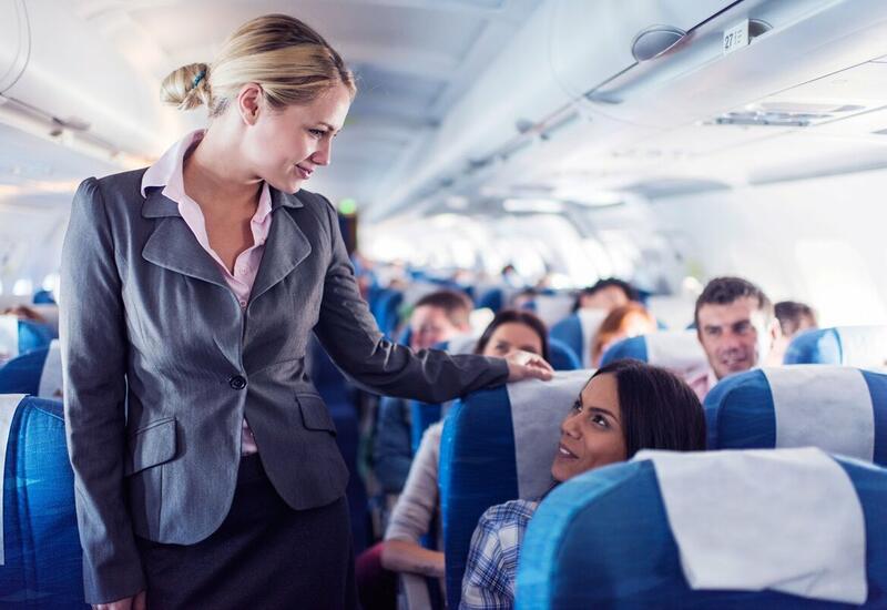 Пассажирам самолета перечислили вопросы-табу к бортпроводникам