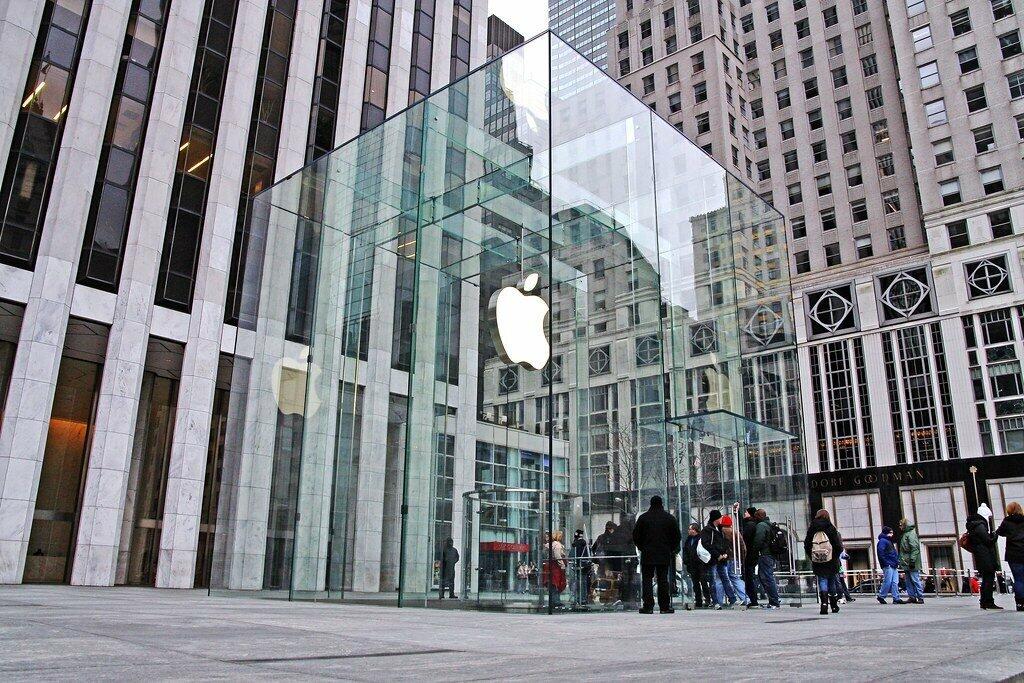 Apple ограничила посещение своих магазинов в Нью-Йорке из-за омикрон-штамма