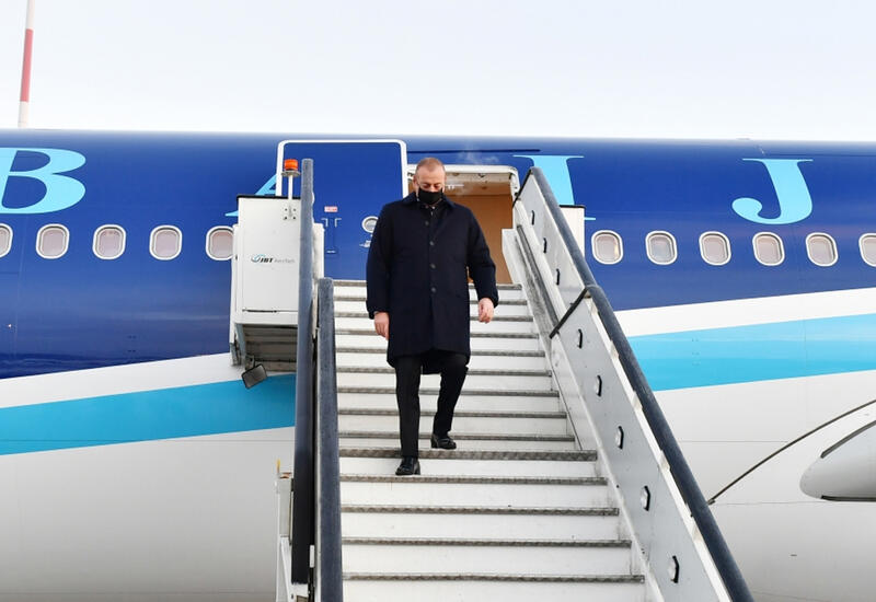 Президент Ильхам Алиев прибыл с визитом в Санкт-Петербург