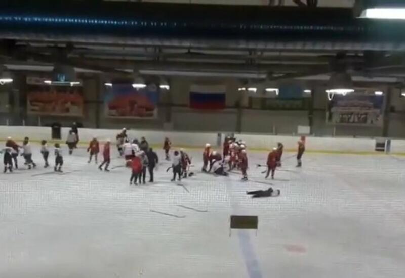 Юные хоккеисты устроили "ледовое побоище"