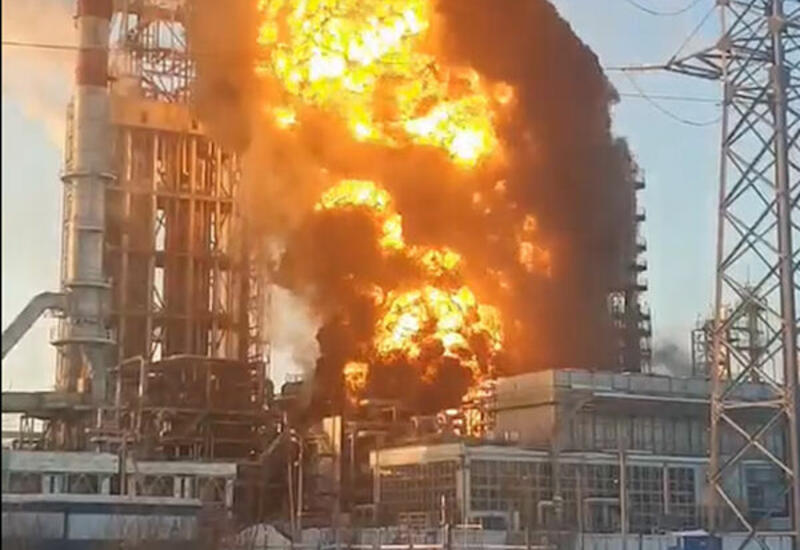 Нефтеперерабатывающий завод загорелся под Тюменью
