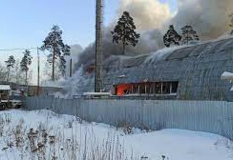 В России загорелся цех на площади 1000 кв. метров