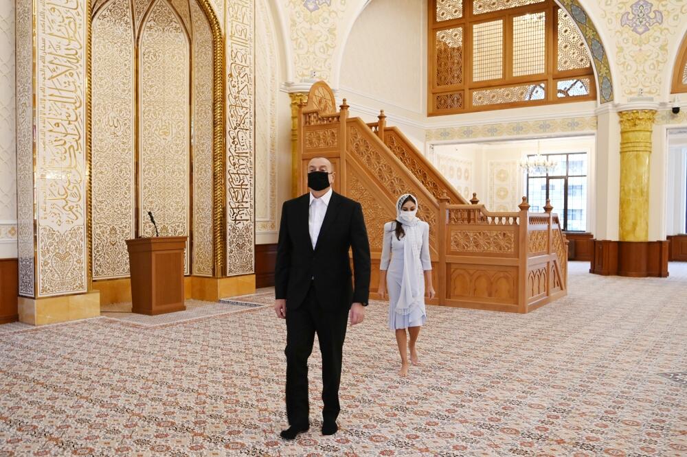 Президент Ильхам Алиев и Первая леди Мехрибан Алиева ознакомились с условиями, созданными в новом здании мечети «Ханым Фатимеи Захра» в Ени Гюнешли