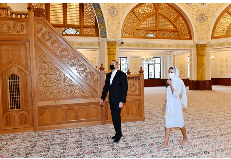 Президент Ильхам Алиев и Первая леди Мехрибан Алиева ознакомились с условиями, созданными в новом здании мечети «Ханым Фатимеи Захра» в Ени Гюнешли
