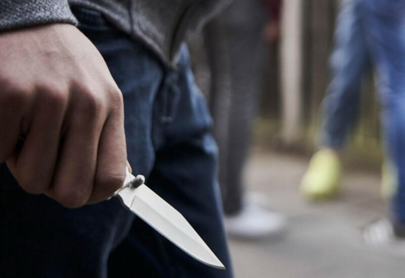 В Баку школьнику нанесли ножевое ранение