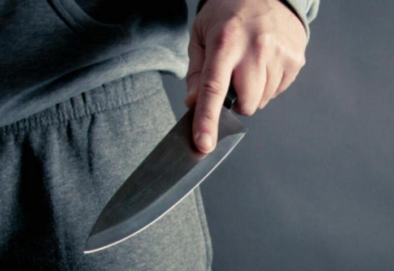 В России пьяный мужчина с ножом набросился на соседку