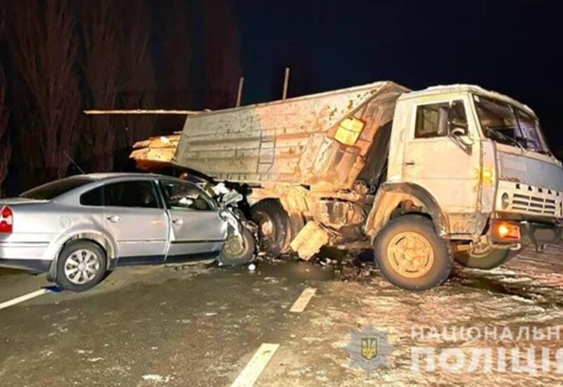 Под Киевом авто влетело в самосвал, есть погибший