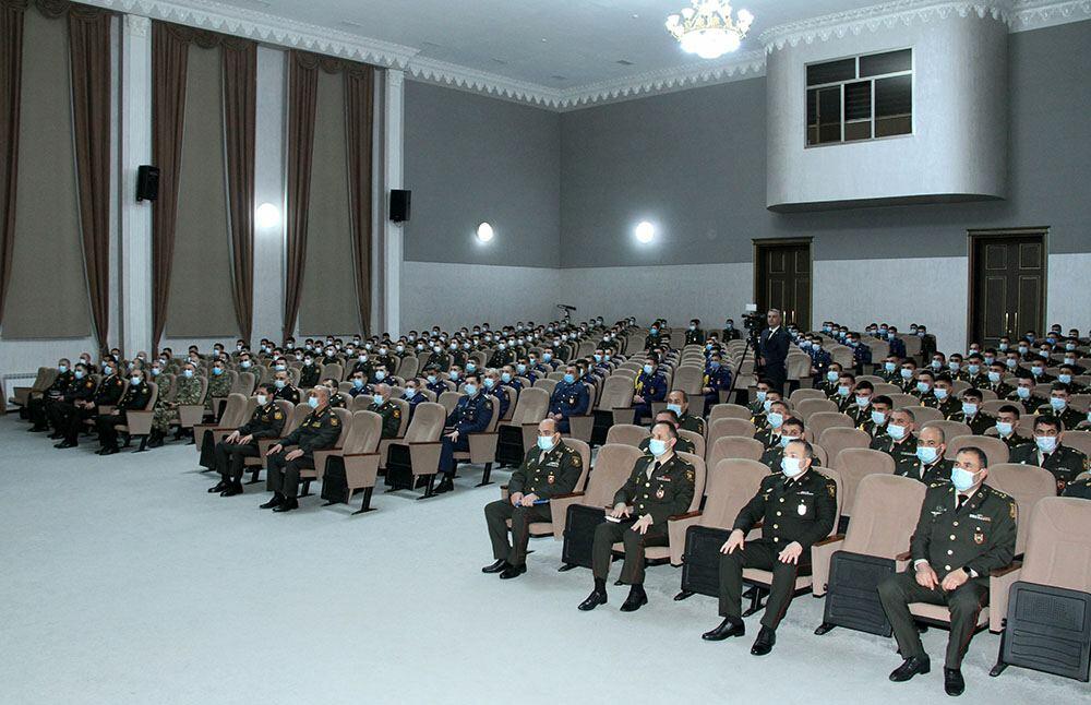 Закир Гасанов посетил Высшее военное училище им. Гейдара Алиева