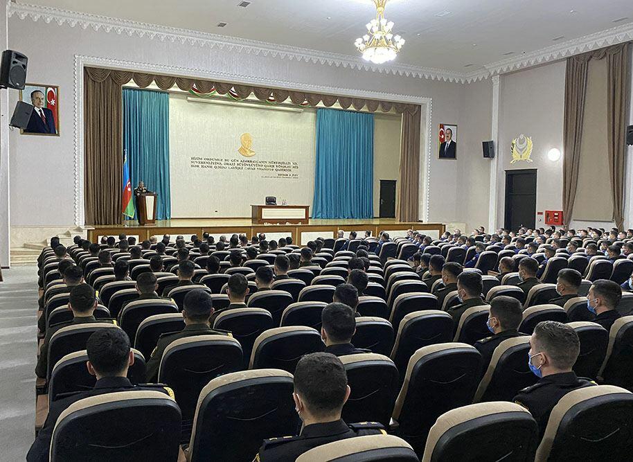 Закир Гасанов посетил Высшее военное училище им. Гейдара Алиева