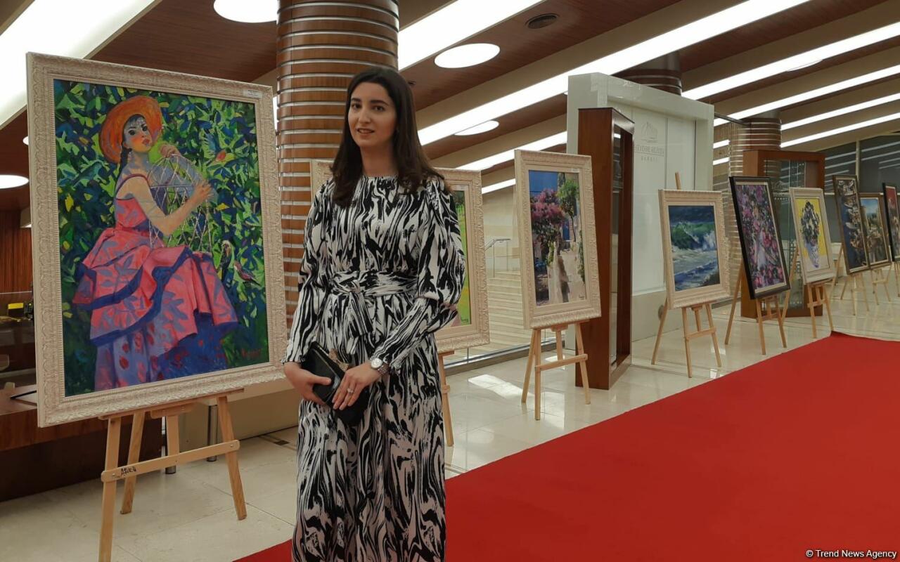 В Баку открылась выставка Наргиз Гулиевой