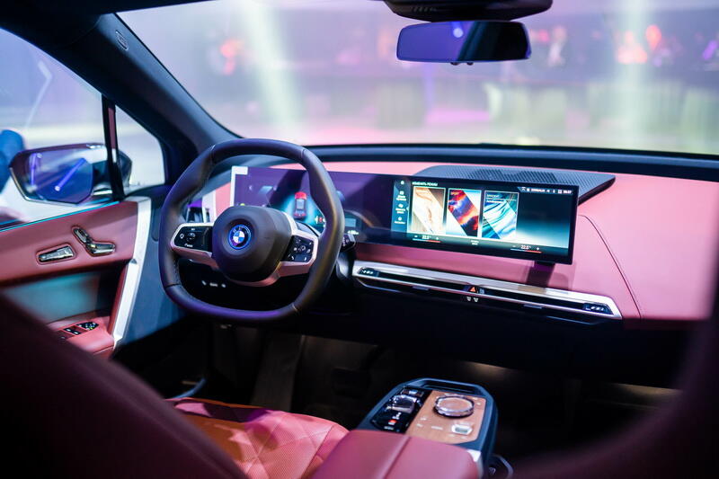 “Improtex Motors” şi̇rkəti̇ yeni̇ BMW iX elektromobi̇li̇n təqdimatını keçirib