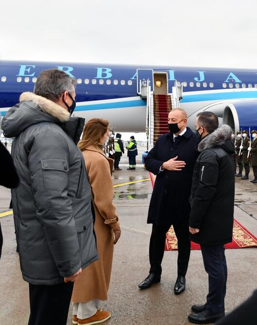 Президент Ильхам Алиев прибыл с рабочим визитом в Украину
