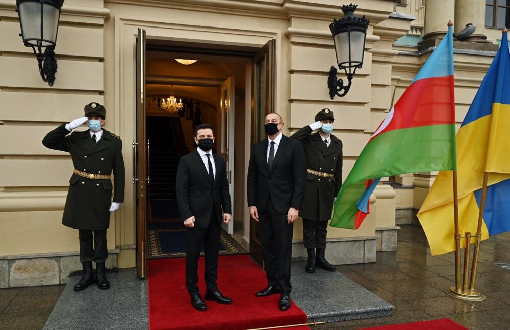 Состоялась встреча Президента Ильхама Алиева с Президентом Украины Володимиром Зеленским один на один