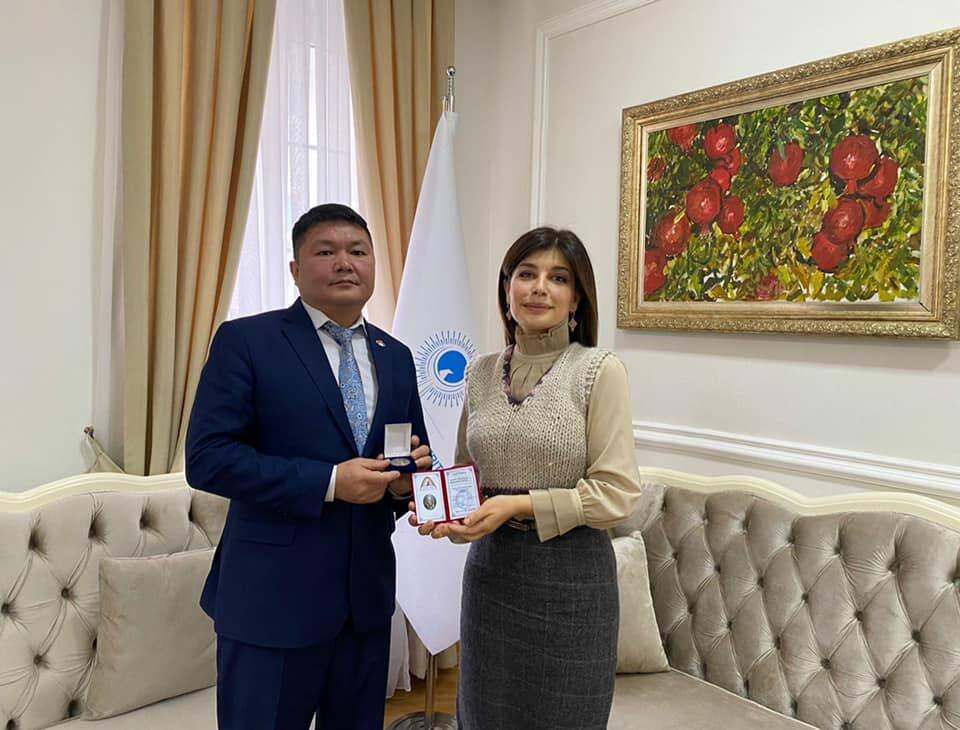 Гюнай Эфендиева удостоена медали Чингиза Айтматова
