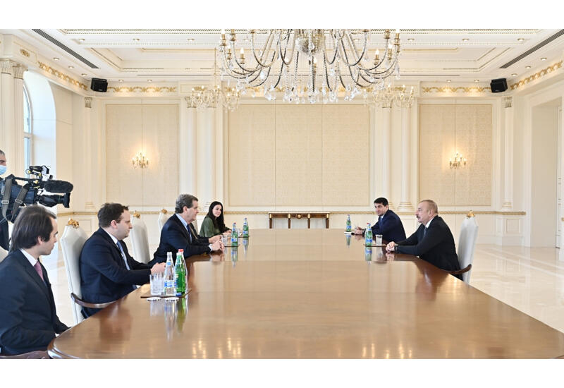 Президент Ильхам Алиев принял делегацию во главе с исполнительным директором Американского еврейского комитета