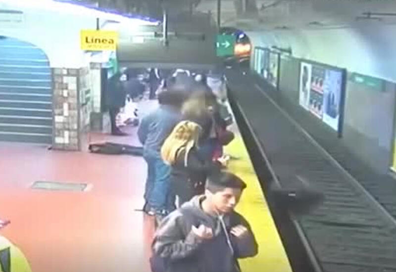 В Брюсселе неизвестный столкнул женщину на пути перед прибытием поезда