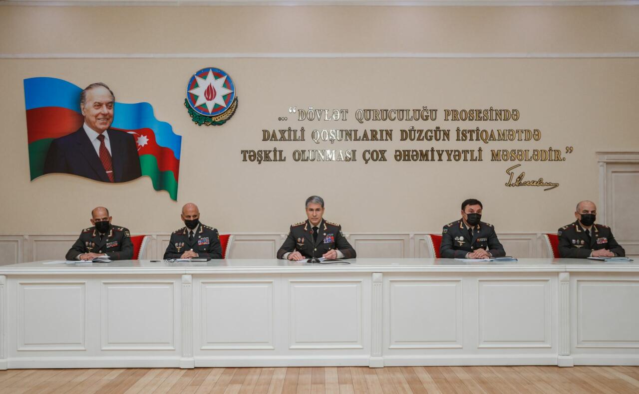 Vilayət Eyvazov Daxili Qoşunların Baş İdarəsində müşavirə keçirib