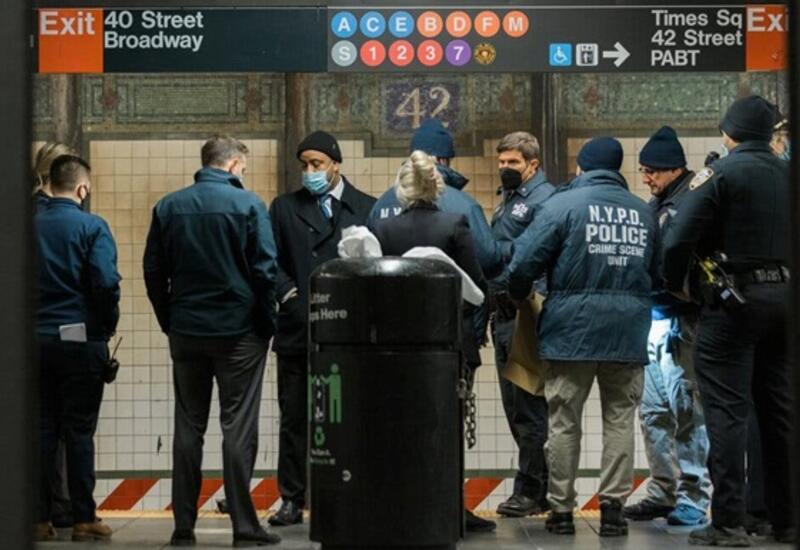 В метро Нью-Йорка женщину столкнули под поезд