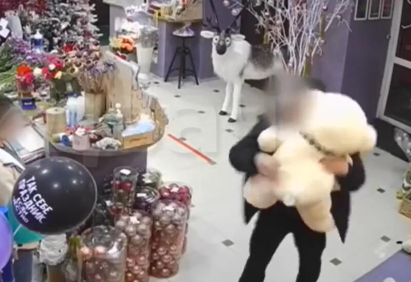 Пьяный мужчина украл плюшевого медведя