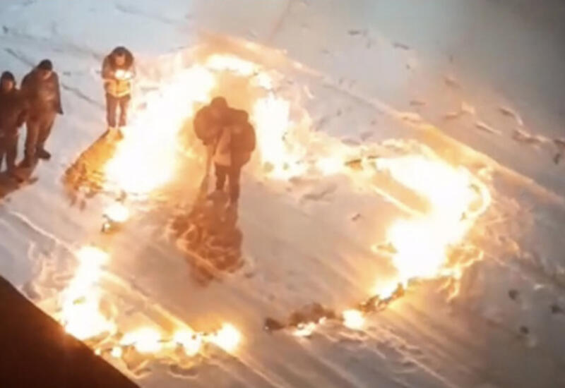 Молодой отец устроил огненное шоу под окнами роддома