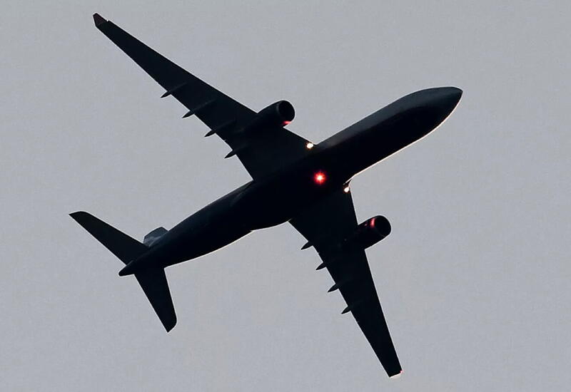 Попытка самолета сесть в Сочи во время сильного ветра попала на видео