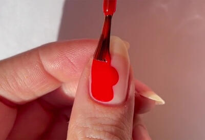 В сети удивились новому способу красить ногти лаком <span class="color_red">- ВИДЕО</span>