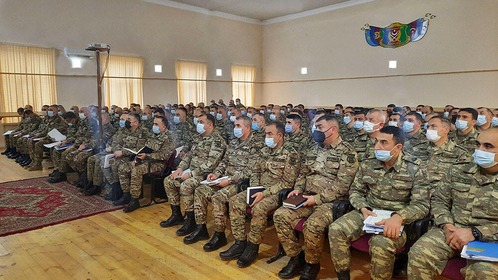 Начальник Генштаба проверил деятельность воинских частей в Карабахе