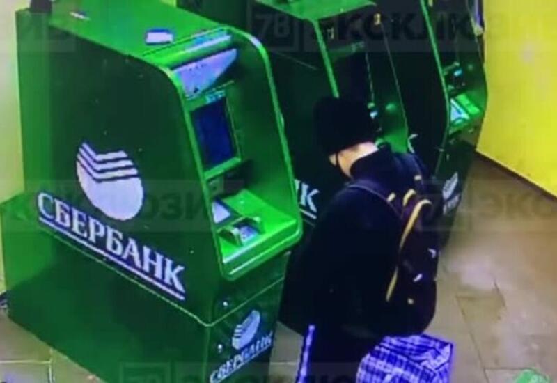 Пытавшуюся взорвать банкомат с помощью газового баллона россиянку сняли на видео