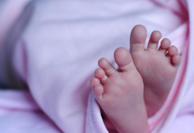 Ребенок с двумя парами рук и ног родился в Индии