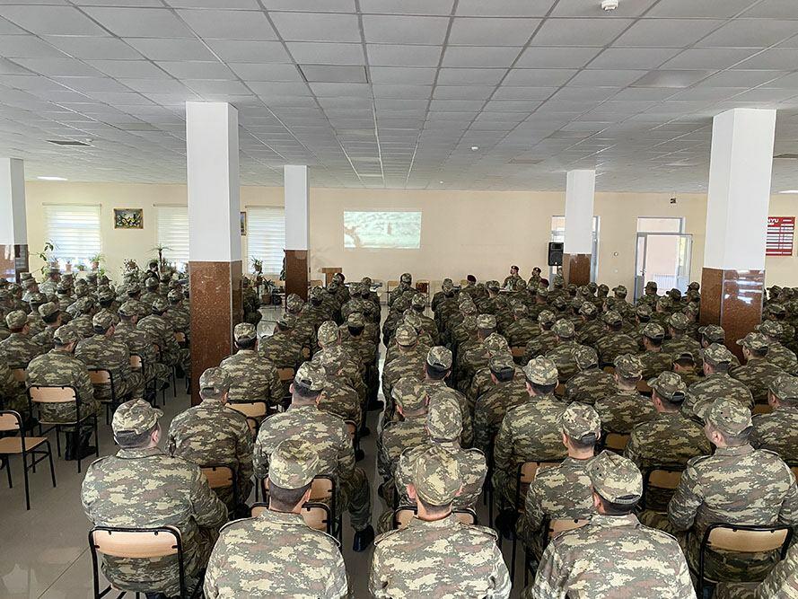 Военнообязанные Азербайджана совершенствуют боевые навыки