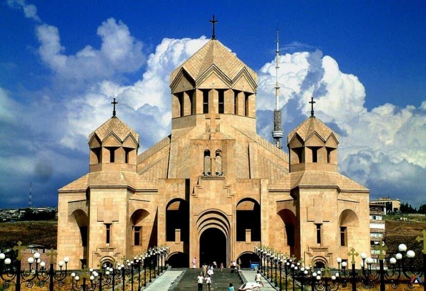Армянская церковь ставит под угрозу будущее своей страны