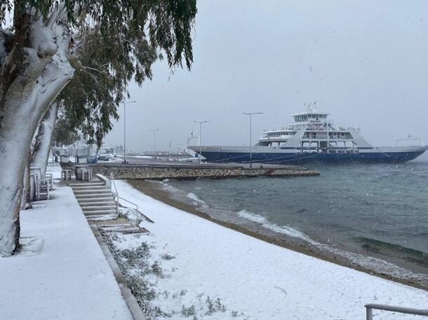 В Греции бушуют метели и снегопады